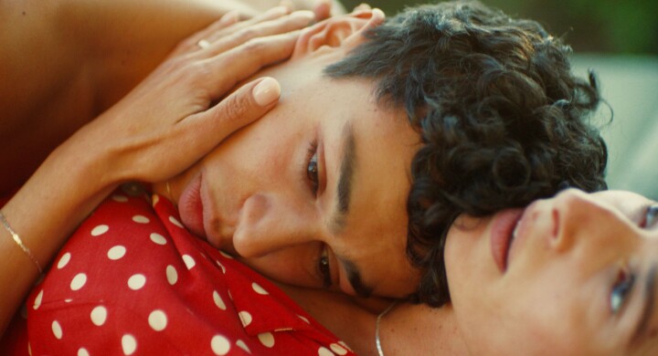 Se Pia Tjelta i intenst kjærlighetsdrama