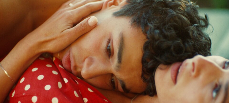 Se Pia Tjelta i intenst kjærlighetsdrama