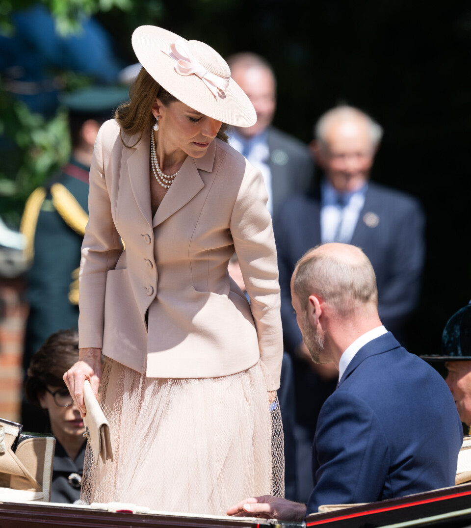 Overrasket på statsbesøk Kate strålte i fransk design og i ført smykker fra prinsesse Diana og dronning Elisabeth