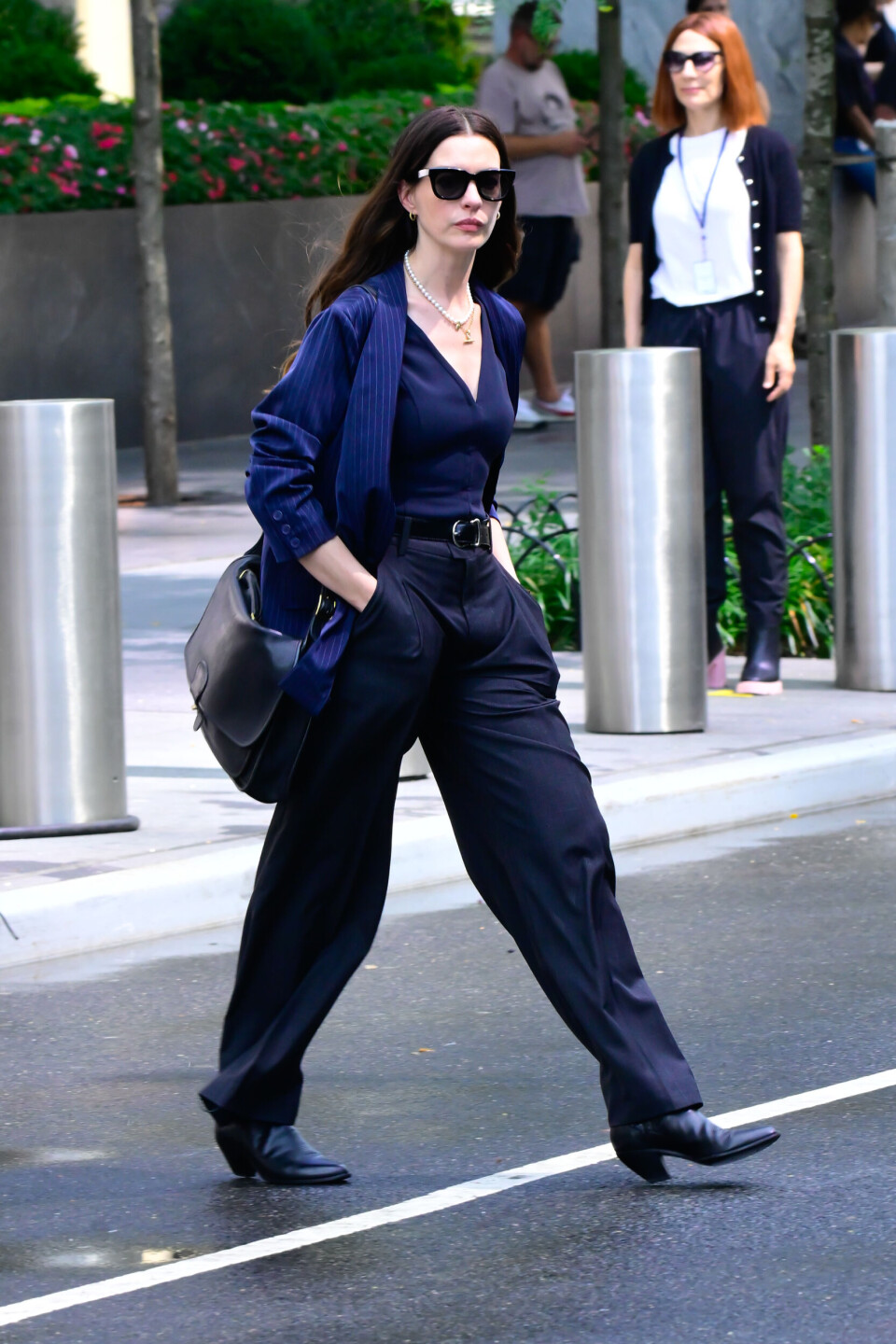 Anne Hathaway ble observert på settet til «The Devil Wears Prada 2» i Hudson Yards i New York City den 29. juli 2025.