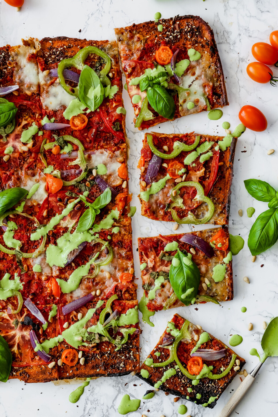 Slik lager du pizza på sprø søtpotetbunn – sunt, enkelt og superdigg!