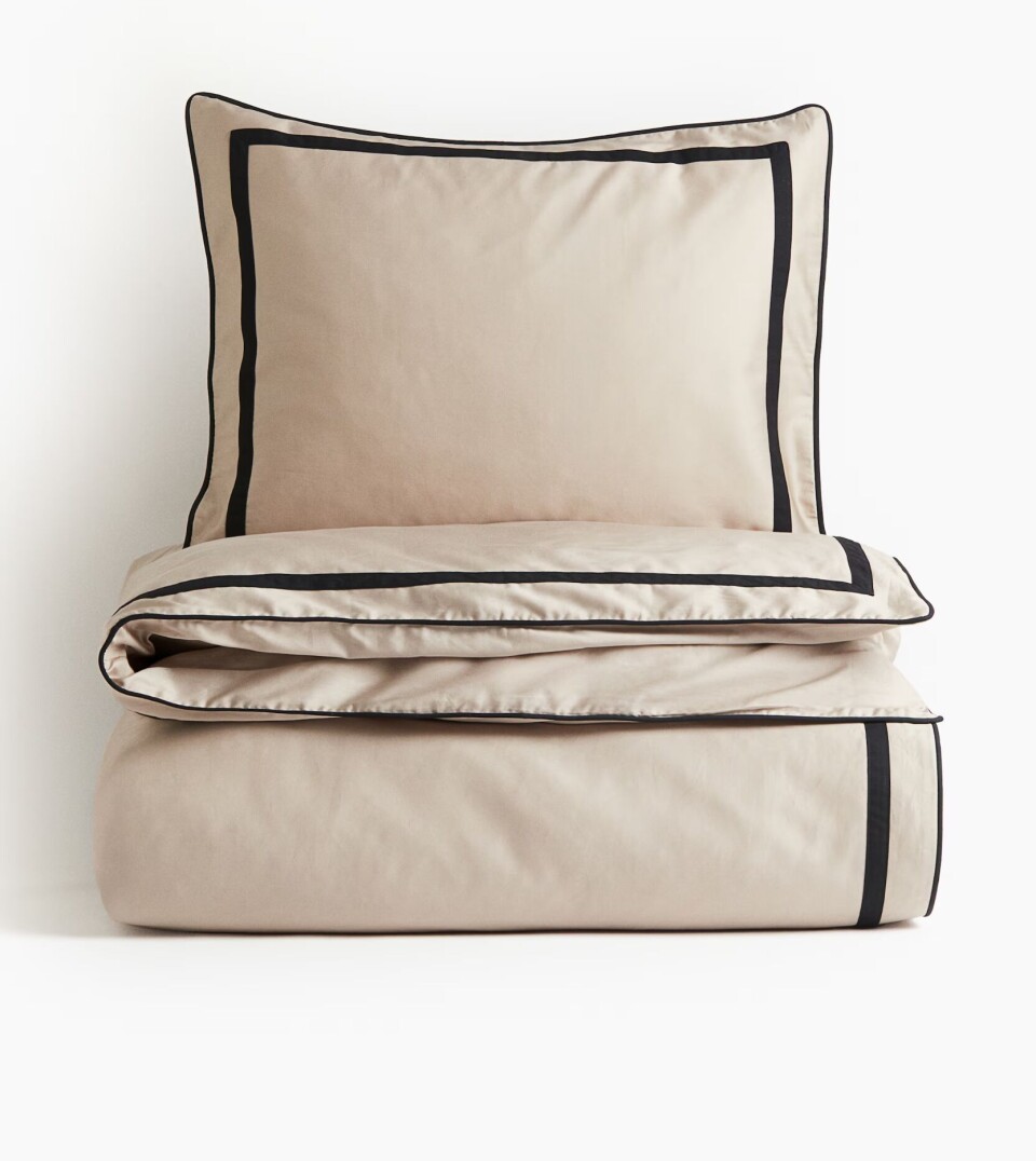 Høstnyhetene vi vil klikke hjem fra H&M Home Høstnyheter H&M Home – beige sengesett
