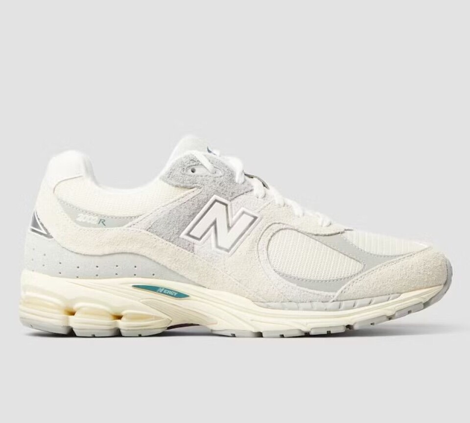 Fine sneakers vi ønsker oss nå New Balance R2002