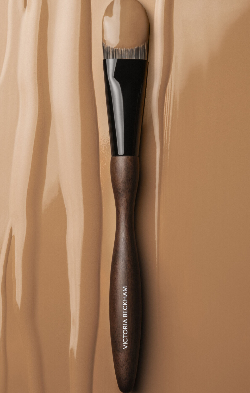Victoria Beckham Beauty lanserer sin første foundation – her er alt du må vite