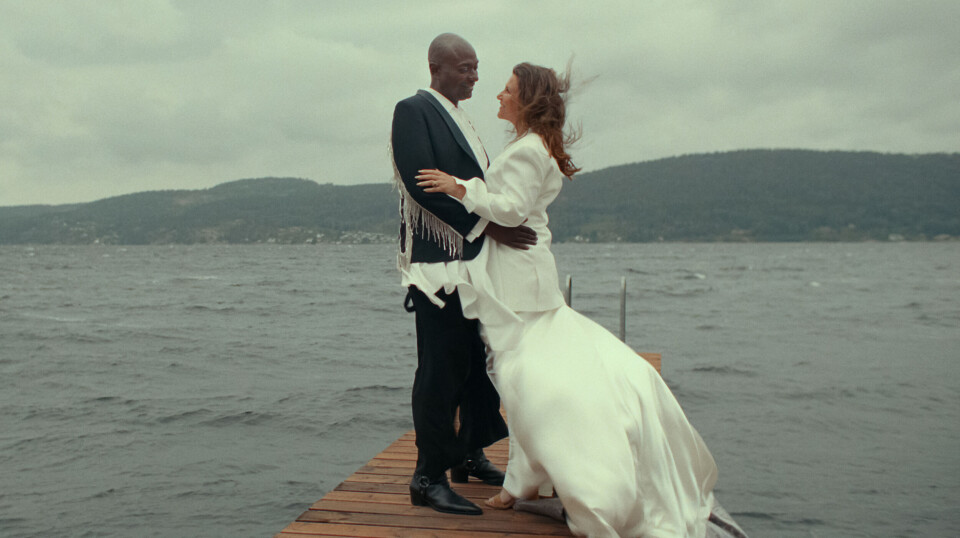 Durek Verrett og Märtha Louise i Rebel Royals. Courtesy of Netflix © 2025 Shaman Durek Verrett og prinsesse Märtha Louise i Rebel Royals på Netflix