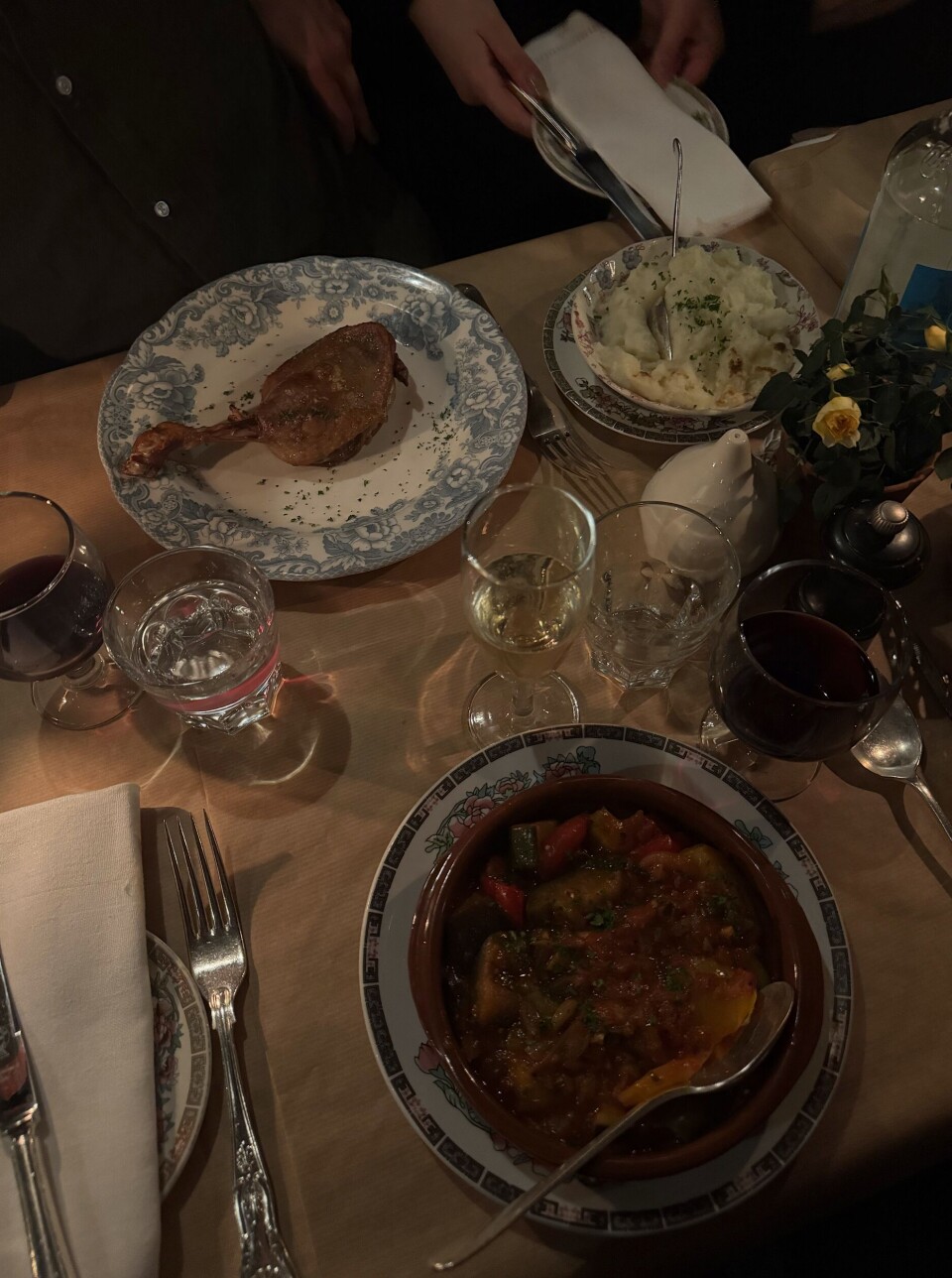 Intimt og romantisk fra en dobbeldate på La Poule au Pot. Perfekt!