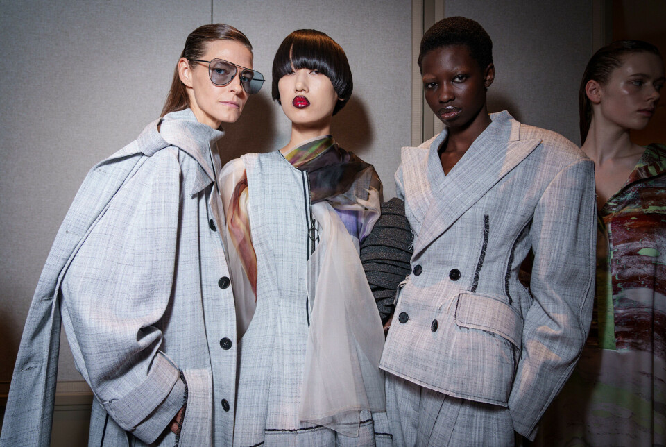 Fra backstage før Roksanda SS26 under London Fashion Week.