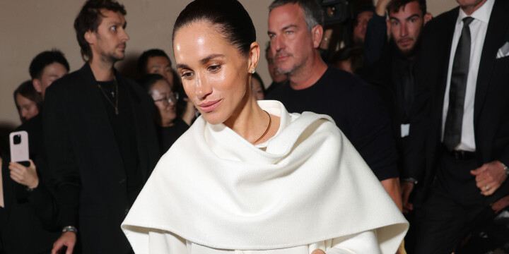 Meghan Markle overrasket alle på Balenciagas visning i Paris