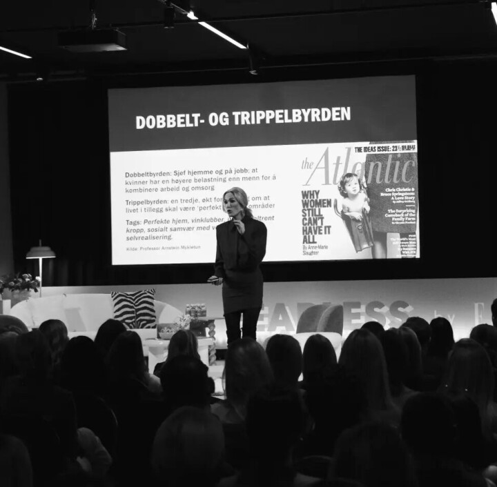 Anita Krohn snakket om kjønnskvoteringer og delte sine erfaringer rundt det å være kvinne i en mannsdominerende bransje under årets Fearless-konferanse. Fearless by ELLE x Feminvest 2026: Kjøp billetter til inspirerende konferanse