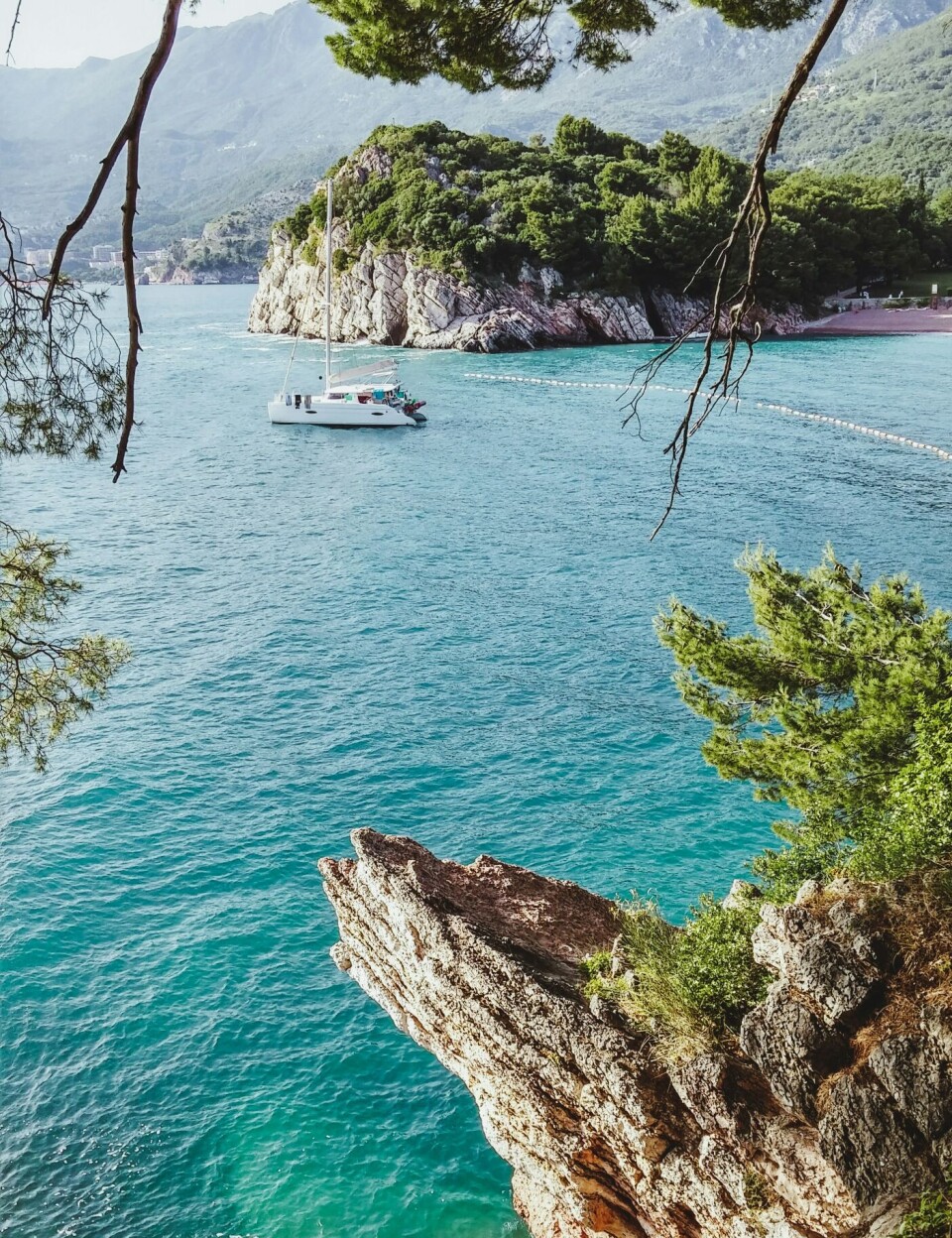 ELLE guider: Montenegro – Adriaterhavets nye it-destinasjon Oppdag Montenegro: Adriaterhavets skjulte perle med luksus og autentisitet