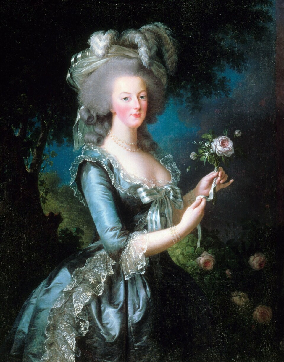 Portrett av Marie Antoinette, malt i Versailles i 1783. Her ser vi tydelig hennes forkjærlighet for friske, rødmende kinn.