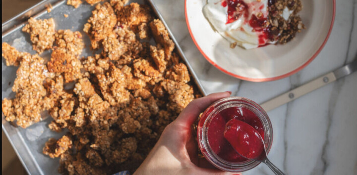 Slik lager du granola som både smaker og føles bra