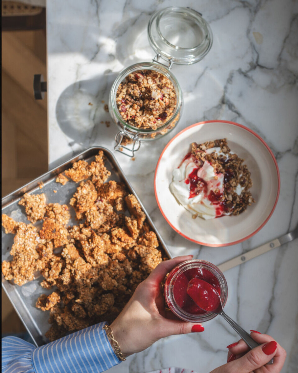 Slik lager du granola som både smaker og føles bra