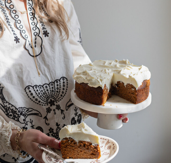 Næringsrik nytelse: slik lager du Tiril Refsums saftige gulrotkake