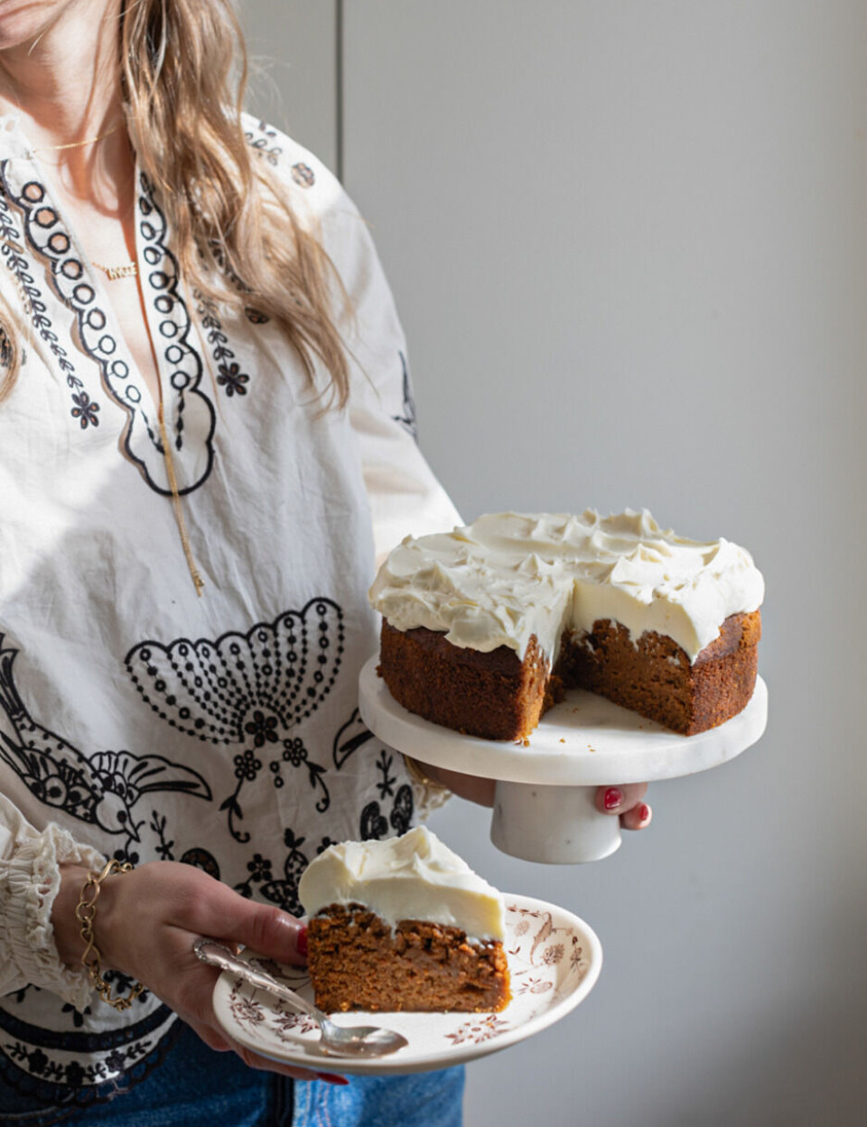 Næringsrik nytelse: slik lager du Tiril Refsums saftige gulrotkake