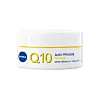 Hvit krukke med NIVEA Q10 Anti-Wrinkle Power dagkrem mot hvit bakgrunn.