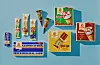 Utbredte Diplom-Is-emballasjer og is på en lyseblå bakgrunn i retroinspirert design.