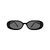 Sorte, smale solbriller sett forfra mot hvit bakgrunn.