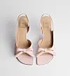 Et par lyserosa slingback-sandaler fra Dior med åpen tå og sløyfe.