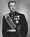 KONG HARALD V: Kronprins Harald av Norge fotografert i 1950-årene iført uniform, ordensbånd og flere medaljer.
