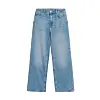 Lyseblå jeans med rett passform fotografert mot hvit bakgrunn.