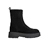 Sort, høy boots i semsket skinn med kraftig såle på hvit bakgrunn.